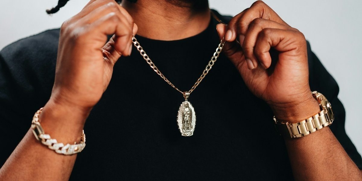 How to Choose the Right Jewelry for Men: A Complete Guide